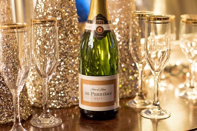 Champagne Sebagai Ide Hadiah Pertunangan