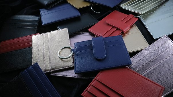 Cardholder Sebagai Hadiah Cewek Aquarius