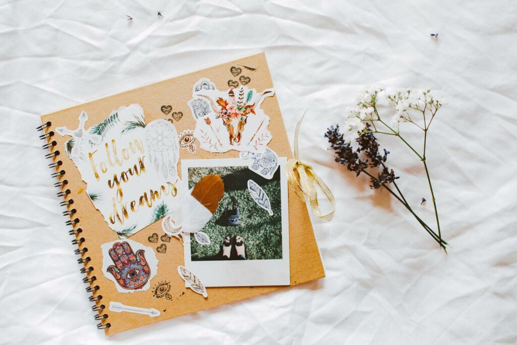 Scrapbook Kado valentine unik selain coklat dan bunga