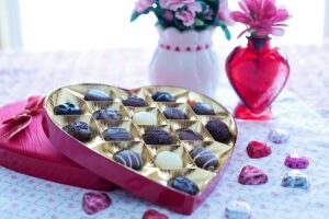 https://pixabay.com/photos/valentine-s-day-chocolates-day-love-1182252/