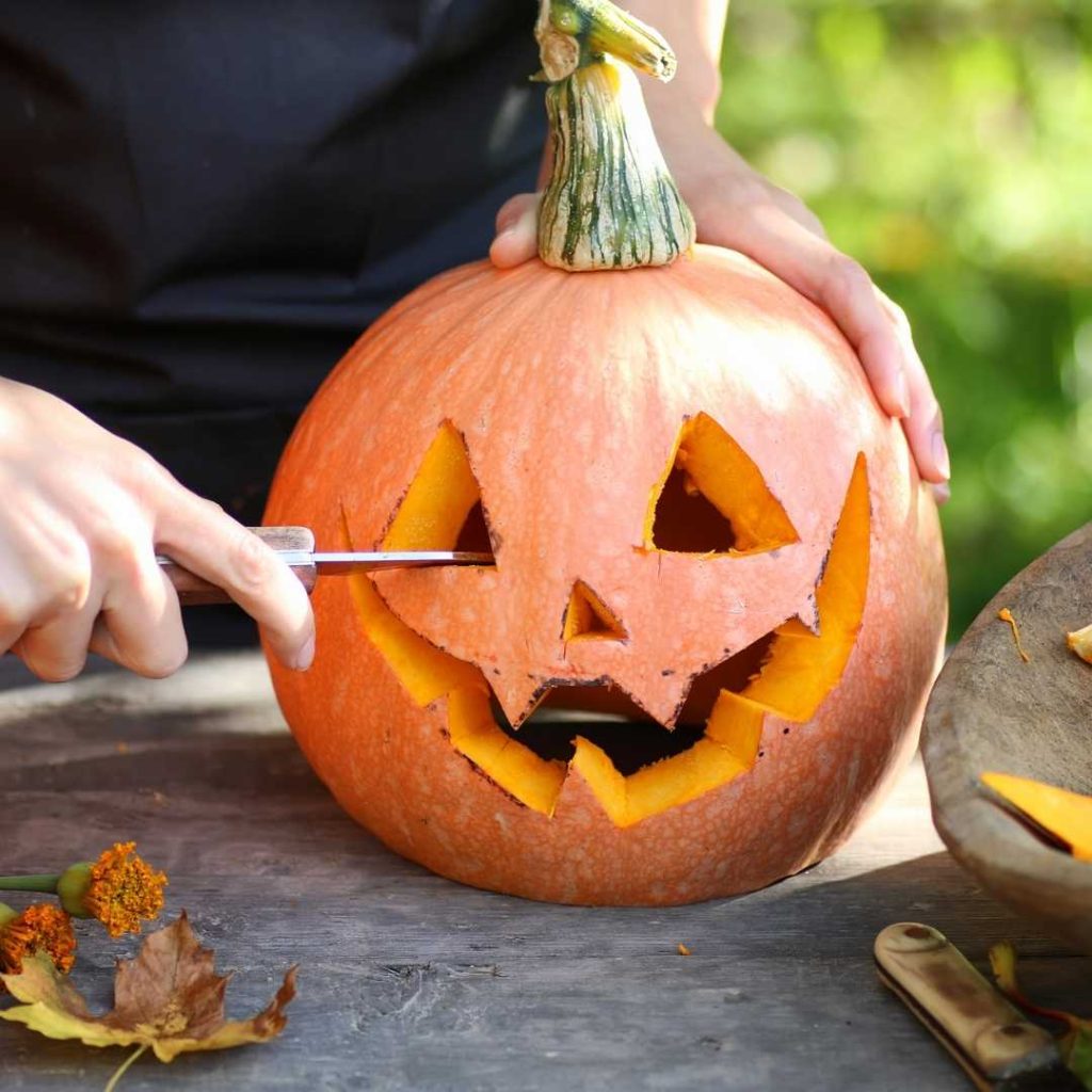 how do you carve pumpkin