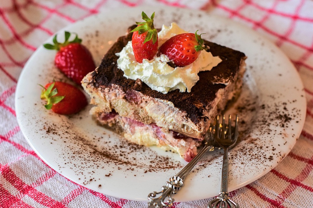Tiramisu Cake