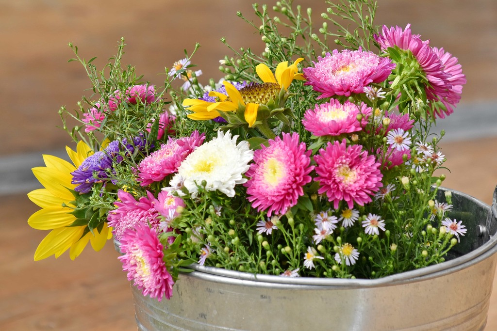 Start Making Your Wedding Bouquet